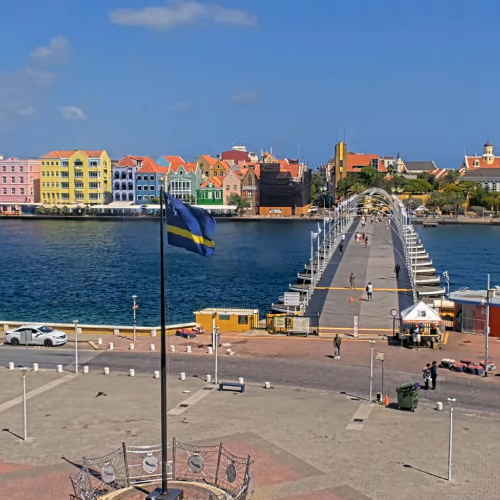 Willemstad Live Webcam: Handelskade & Queen Emma Bridge, Curaçao