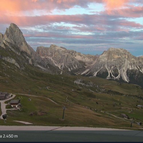 Seceda Webcam Live: Panoramic Dolomites Views from Val Gardena