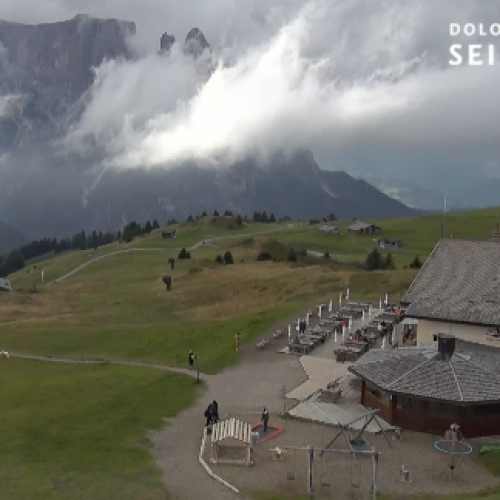 Seiser Alm Puflatsch Bergstation Live Webcam: Dolomites Alpine Views