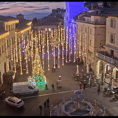 Assisi's Piazza del Comune Live Webcam