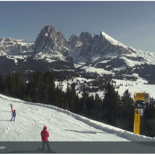 Seiser Alm Mezdi Bergstation Live Webcam: Dolomites Mountain Views