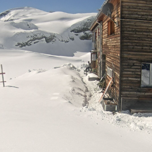 Claridenhütte Live Webcam: High Alpine Majesty in Glarus-Süd, Switzerland