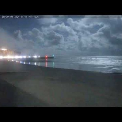 Mers-les-Bains Esplanade Live Webcam: Coastal Views & Beachfront Activity