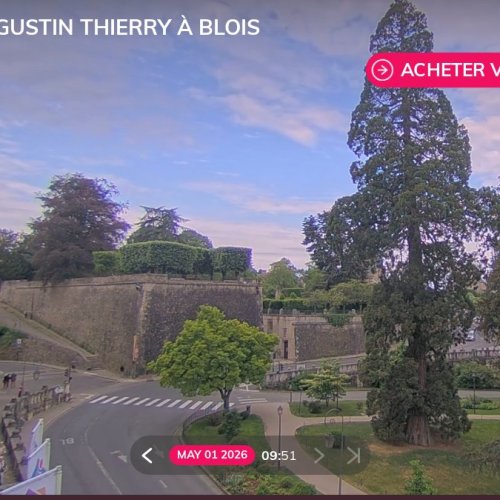 Experience the Charm of Blois: Jardin Augustin Thierry Live View
