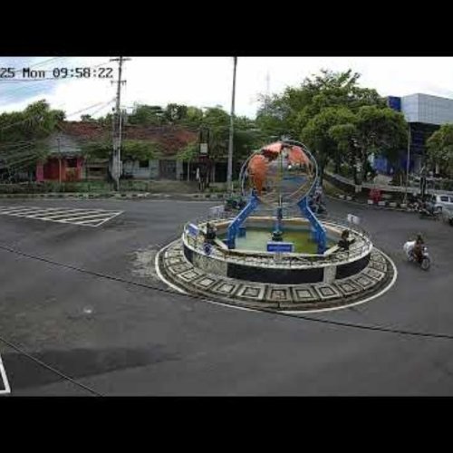Live Wonosari Roundabout Webcam: Patung Bola Dunia PLN