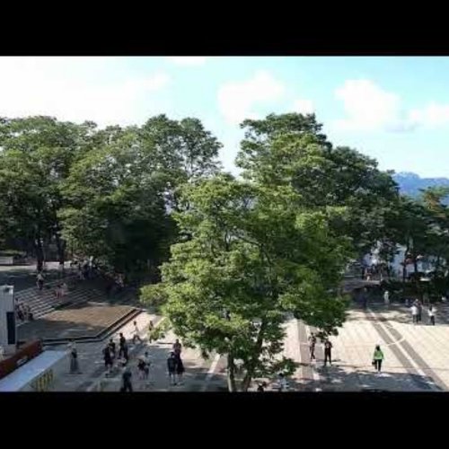Seoul City Centre Live: Urban Square & Mountain Views