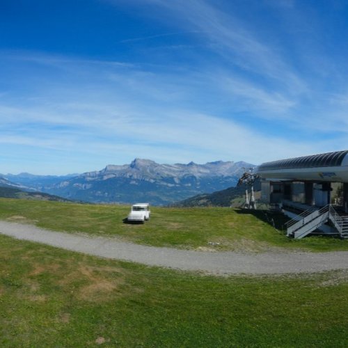Megève Rochebrune Live Cam: Alpine Views & Ski Lift