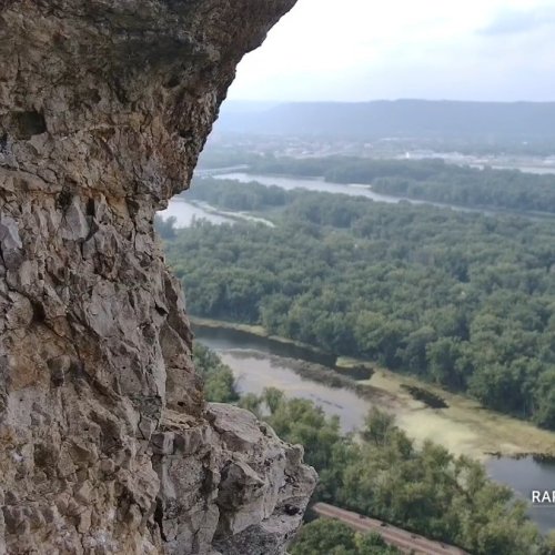 Castle Rock Falcons Live Cam: Mississippi River Bluffs View