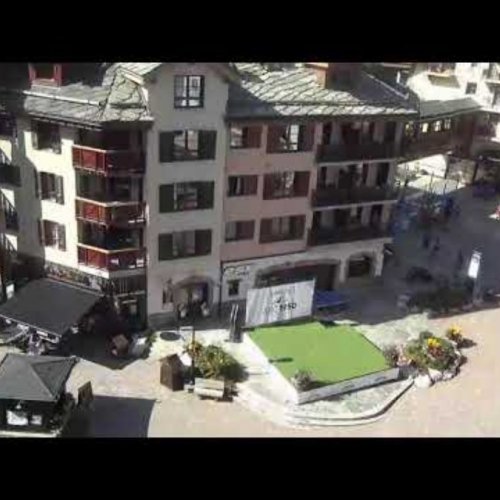 Arc 1950 Live Webcam: Alpine Village Life in the French Alps