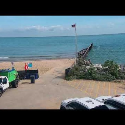 Evanston Beach Live Camera: Lake Michigan Shoreline View