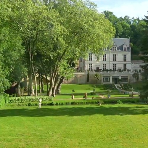 Experience the Charm of Amboise: Domaine Royal de Château Gaillard 🌳