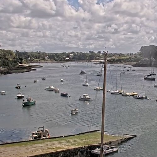 Live View of Port du Vilh in Landéda, France 🌟