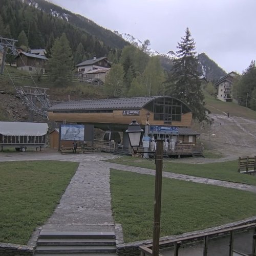 Valfrejus TC Arrondaz: Live Ski Resort Views 🏔️