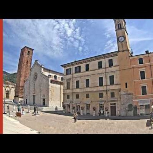 Piazza Duomo Live Camera: Pietrasanta, Italy