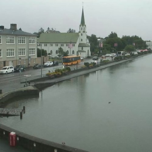 Reykjavíkurtjörn Live Webcam: Reykjavík Harbor & Church View