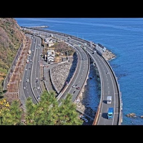 Satta Pass Live Webcam: Coastal Views, Traffic & Trains in Shizuoka, Japan