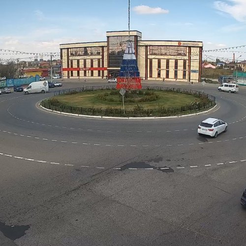 Astrakhan Roundabout Live Camera: Real-Time City Traffic & Views