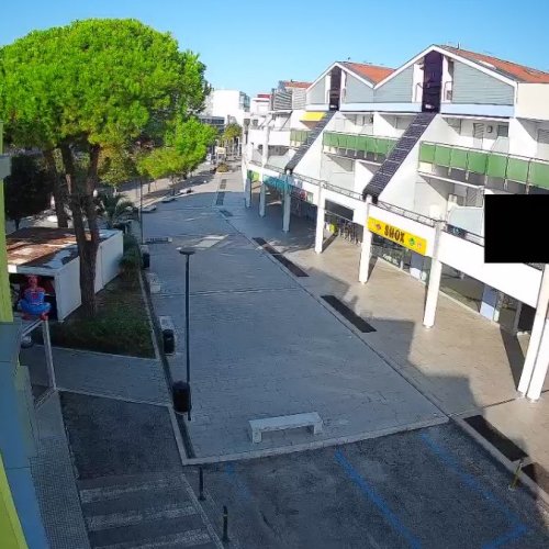 Bibione Shopping Street Live Camera: View of the Pedestrian Area