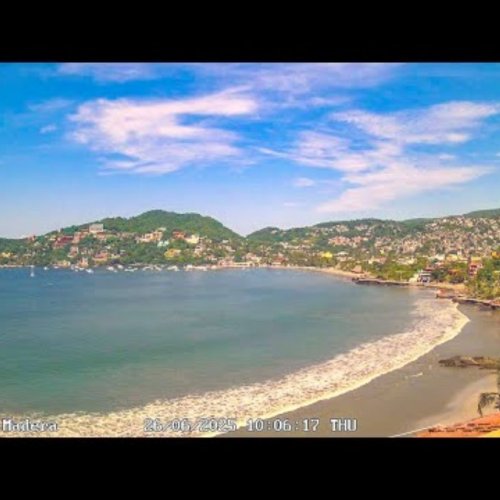 Playa La Madera Webcam: Live Views of Zihuatanejo Bay