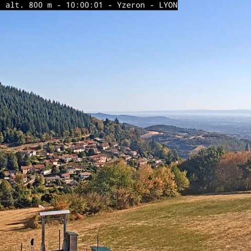 Yzeron Live: Panoramic Views of Auvergne-Rhône-Alpes, France