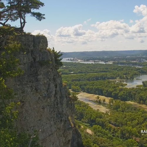Decorah Castle Rock Cliff Live View: Mississippi River Valley & Raptor Watch