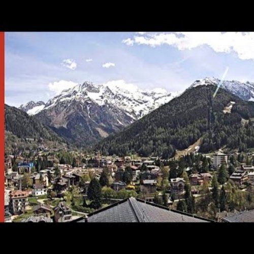 Ponte di Legno Live Webcam: Alpine Village & Majestic Mountain Views