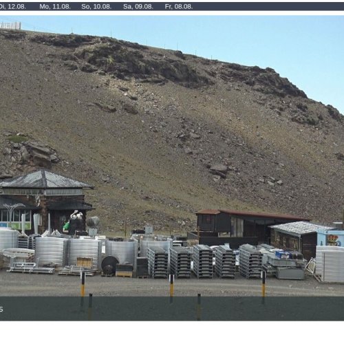 Sierra Nevada Borreguiles Live Webcam: Mountain Views at 2700m