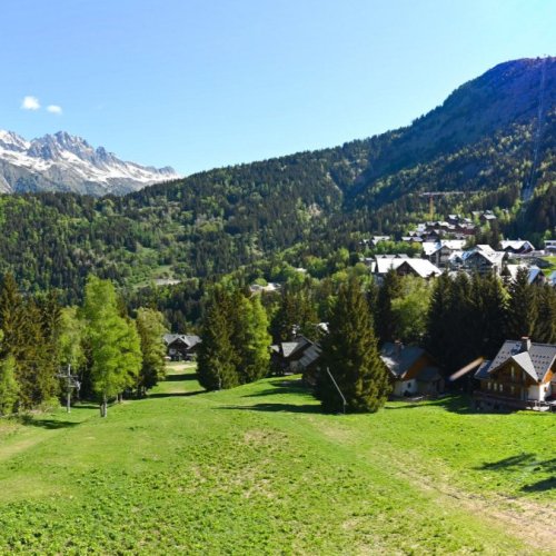 Oz 3300 Station: A Serene Mountain Retreat