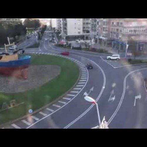 O Grove Live Webcam: Traffic, Coastal Life & The 'O Mar' Monument, Spain