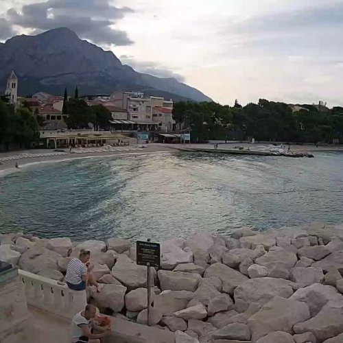 Baška Voda Live Webcam: St. Nicholas Statue & Adriatic Beach Views