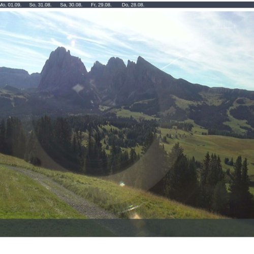 Seiser Alm Mezdi Bergstation Live Webcam: Dolomites Mountain Views