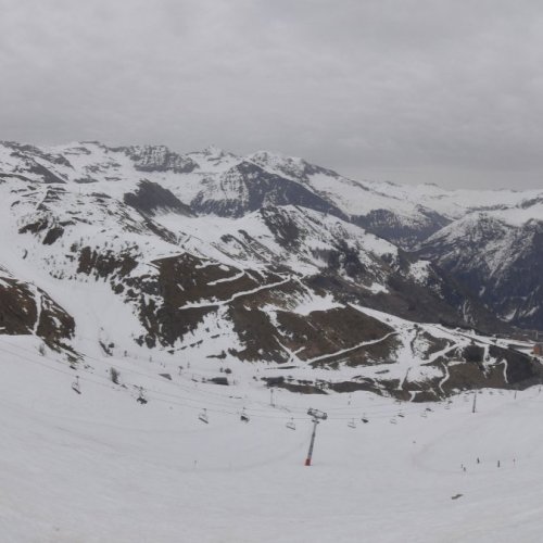 Orcières La Favue: A Snowy Skiing Paradise 🏔️