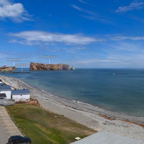 Percé, Gaspésie: A Scenic Coastal View 🌊