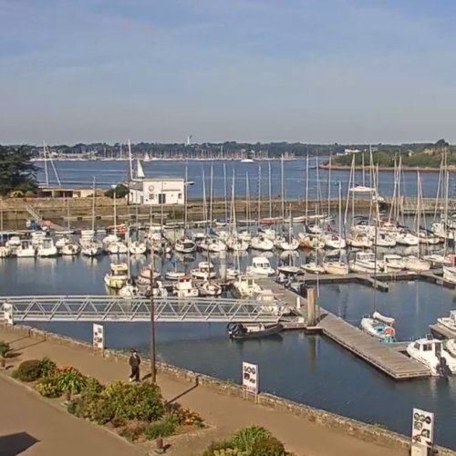 Port de Locmiquélic, France 🌟