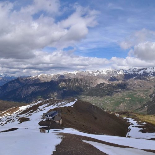 Live from Station de Vars, France - A Panoramic Mountain View