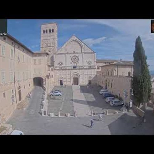 San Rufino Cathedral & Piazza Live View