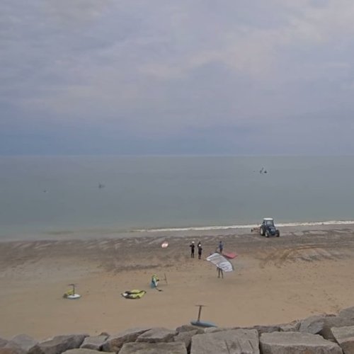 Live Beach Cam in Saint-Martin de Bréhal, France 🏖️