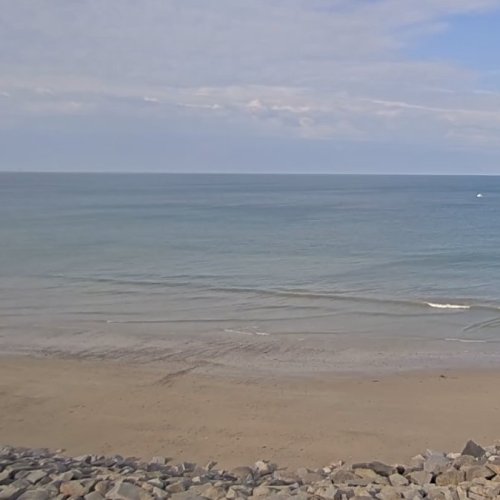 Discover Agon-Coutainville Beach in Real-Time 🌊