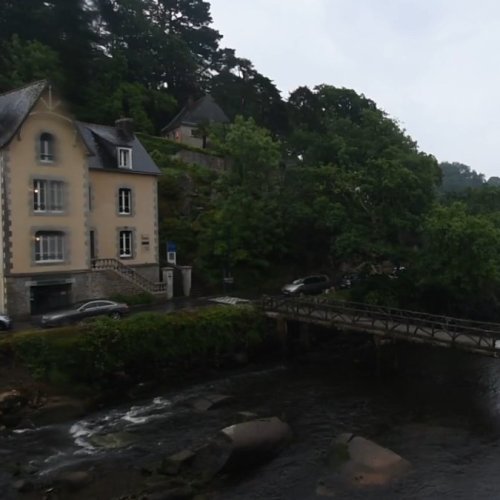 Pont Aven River Scene 🌉