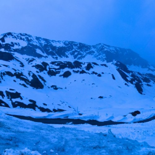 Alpe d'Huez 2700m: Live from the Slopes of Station d'Oz-en-Oisans