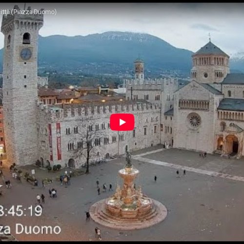 Trento Piazza Duomo Live Webcam: Cathedral & City Square