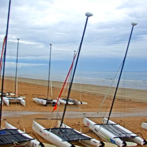 Notre Dame de Monts: A Scenic Beach View 🏖️