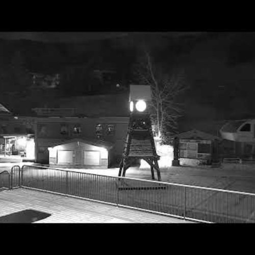 Schweitzer Village Idaho Live Webcam: Taps Bar Deck View