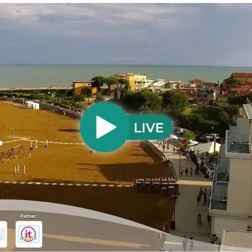 Levante Beach Caorle Live Cam: Adriatic Sea Views, Italy