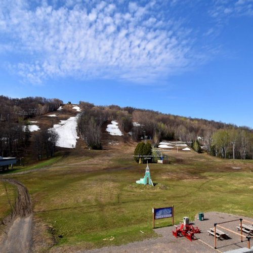 Versant Avila Pavillon Principal - A Scenic View in Piedmont, Canada 🏔️