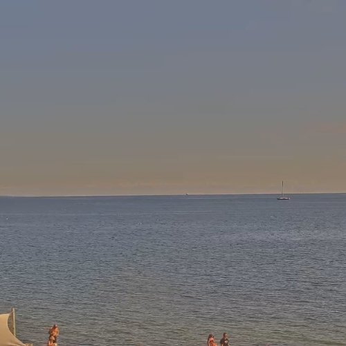 Gdynia Orłowo Beach Live Camera: Baltic Sea Views, Lighthouse & Coastline