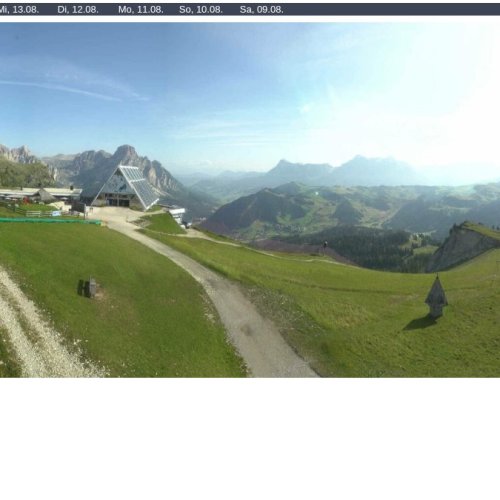 Boé Alta Badia Live Webcam: Dolomite Mountain Views