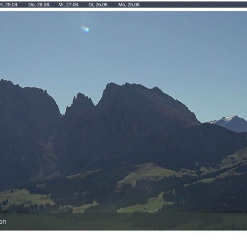Puflatsch Bergstation Live Webcam: Seiser Alm Dolomites View