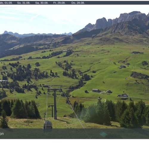 Puflatsch Bergstation Live Webcam: Seiser Alm, Dolomites, Italy