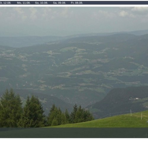 Spitzbühl Seiser Alm Live Webcam: Dolomites Alpine Views